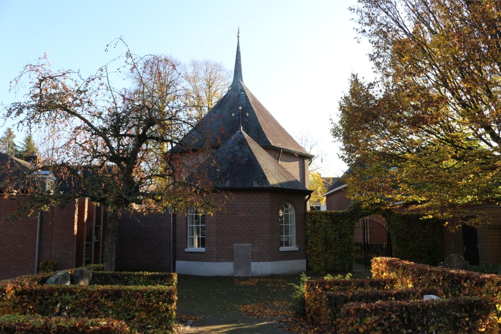 Commonwealth War Grave Dutch Reformed Cemetery Oisterwijk #5