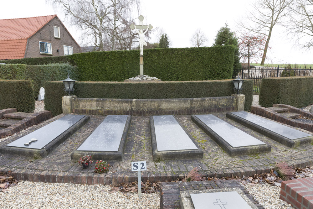 Graven Burgerslachtoffers Rooms-Katholieke Begraafplaats Deest #3