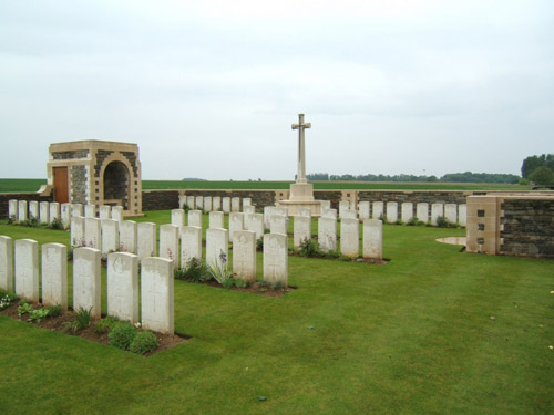 Commonwealth War Graves Ennemain Extension