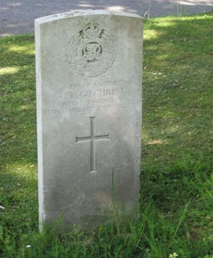 Commonwealth War Grave St. Paul Churchyard