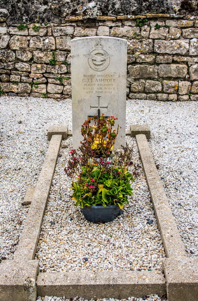 Commonwealth War Grave Osmanville #3