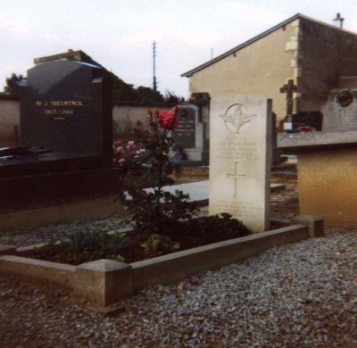 Commonwealth War Grave Touffréville #1