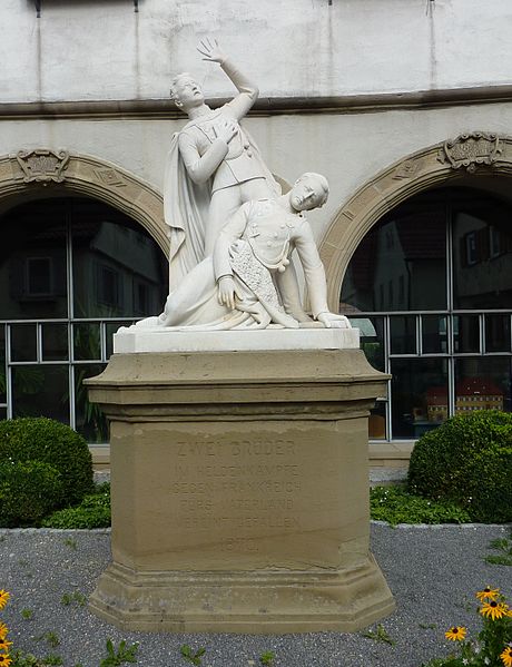 Monument Axel en Erich von Taube #1