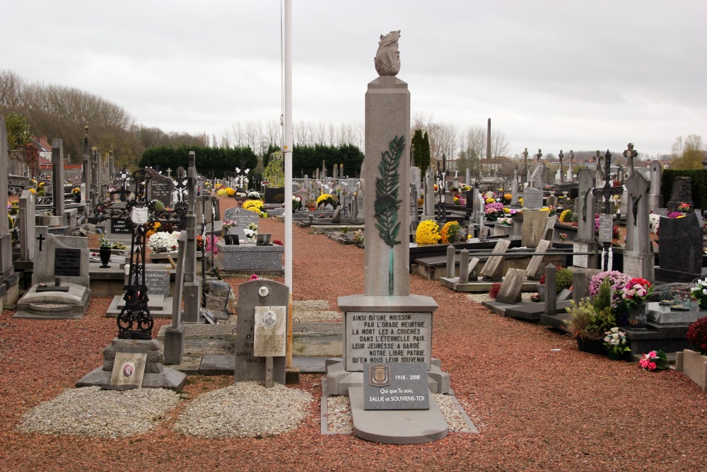 Oorlogsmonument Begraafplaats Comines #1