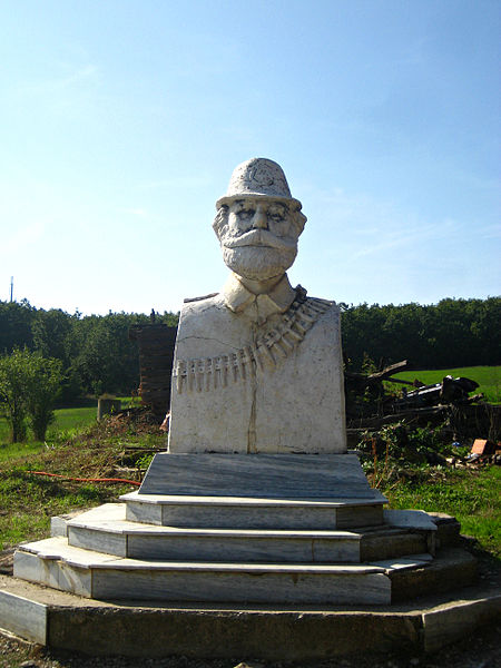 Bust Adem Jashari #1