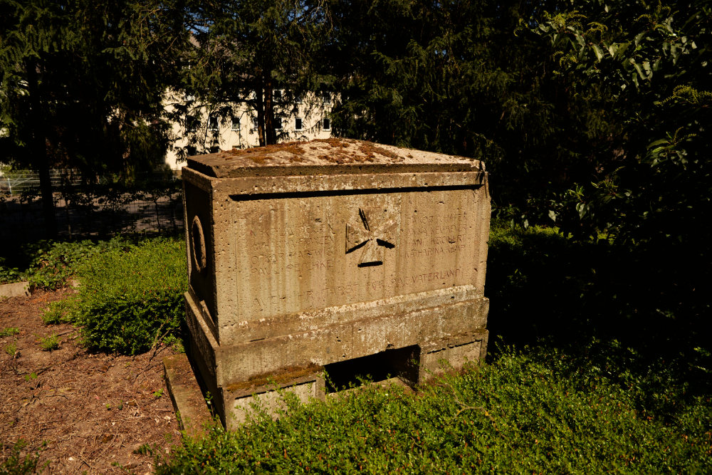 Grave Victims Air Raid 12.03.1918