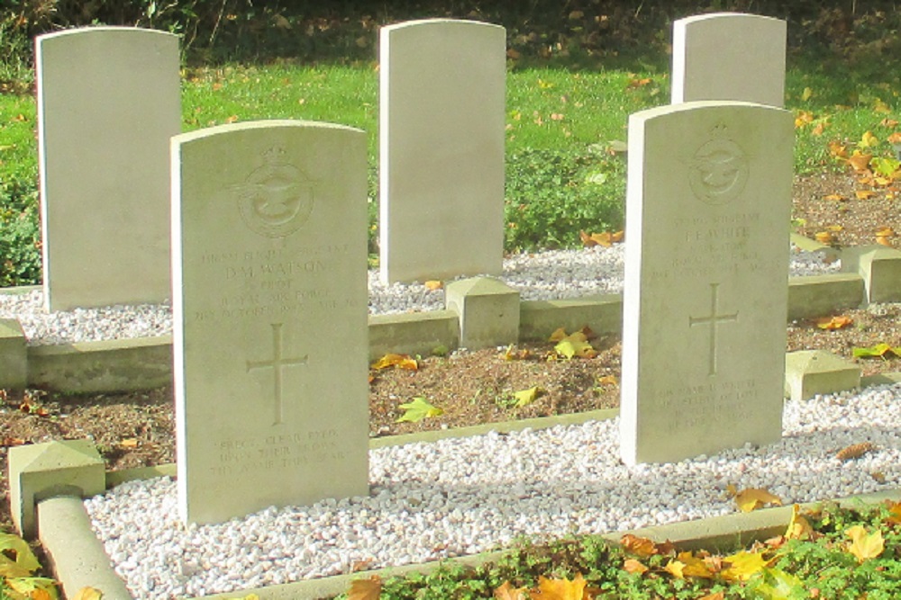 Commonwealth War Graves Municipal Cemetery Gieten #2