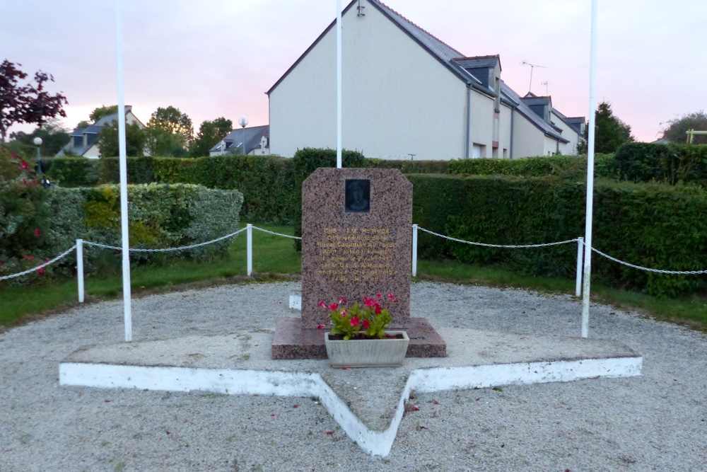 Monument T.M. Pethick (Crash Mustang I AM200)