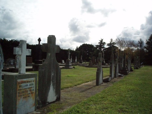 Commonwealth War Grave St. Joseph's Catholic Cemetery