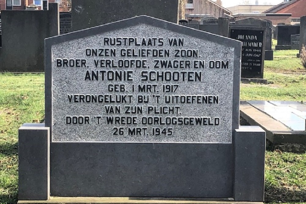 Dutch War Graves Municipal Cemetery Rijssen #2