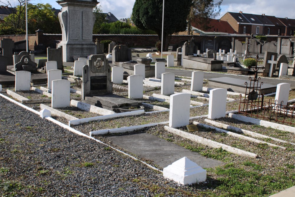 Belgian Graves Veterans La Louvire