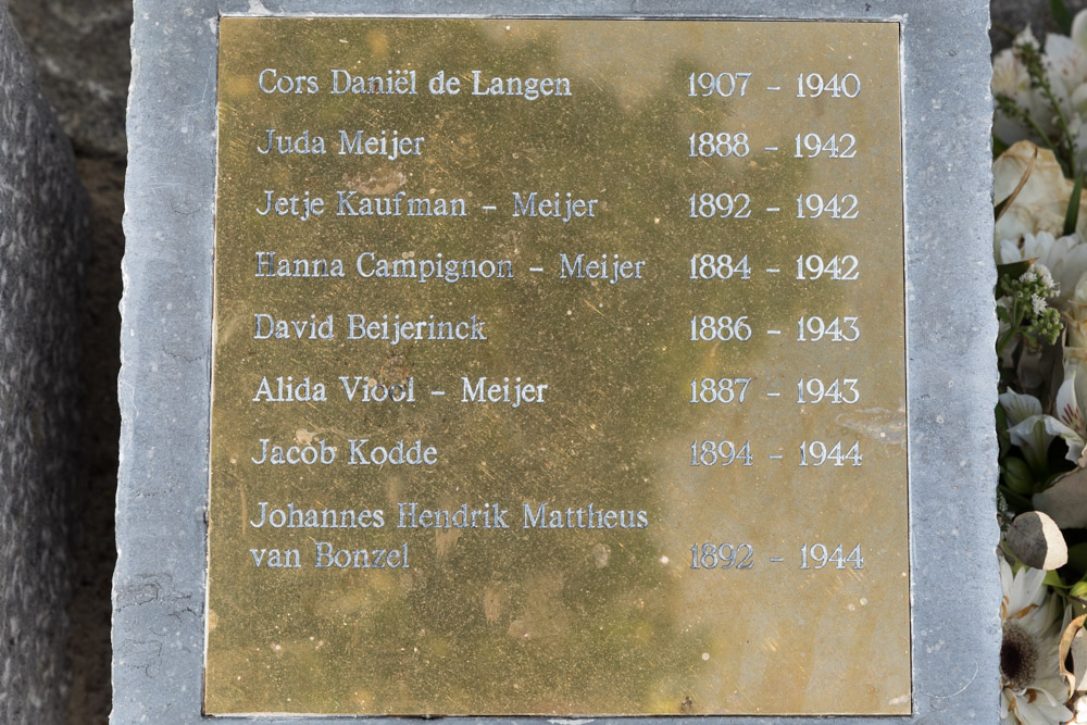 Herdenkingsmonument Oorlogsslachtoffers Ameide #4