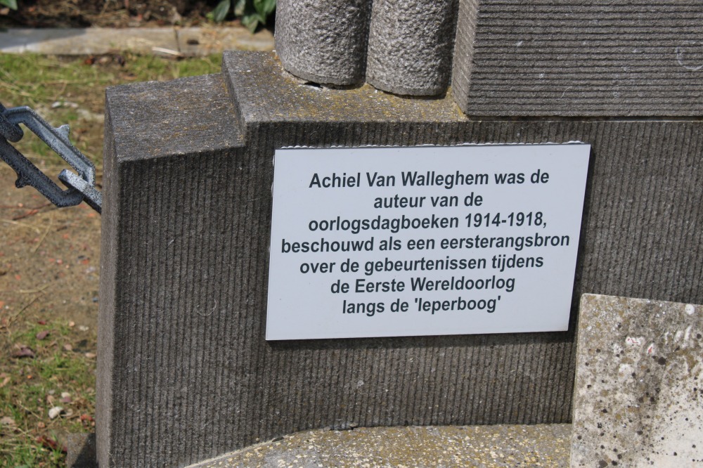 Grave Achiel Van Walleghem Pittem #2