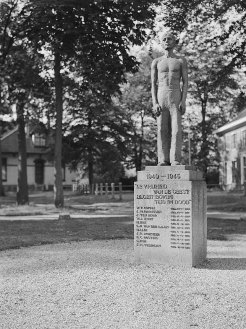 Oorlogsmonument Zuidlaren #1