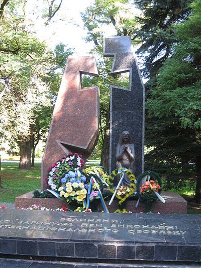 Sovjet Oorlogsbegraafplaats Lutsk #4