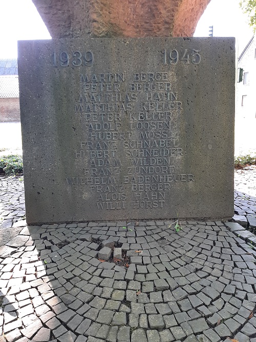War Memorial Nrvenich #4