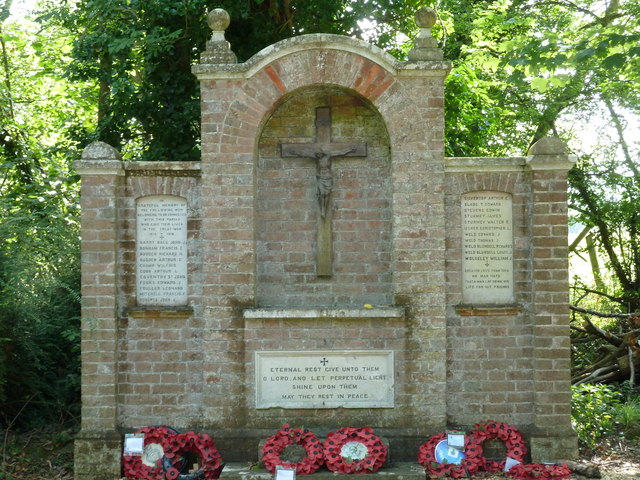 Oorlogsmonument East Lulworth #1