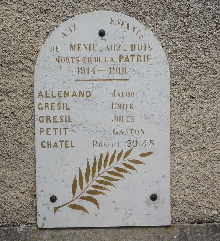 War Memorial Mnil-aux-Bois #1