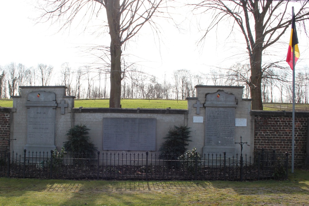 Oorlogsmonument Begraafplaats Bertem #1