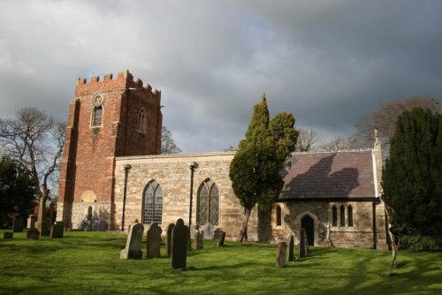 Oorlogsgraf van het Gemenebest St. Mary and All Saints Churchyard