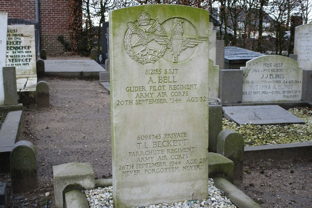 Commonwealth War Graves Reformed Churchyard Tull en 't Waal #3