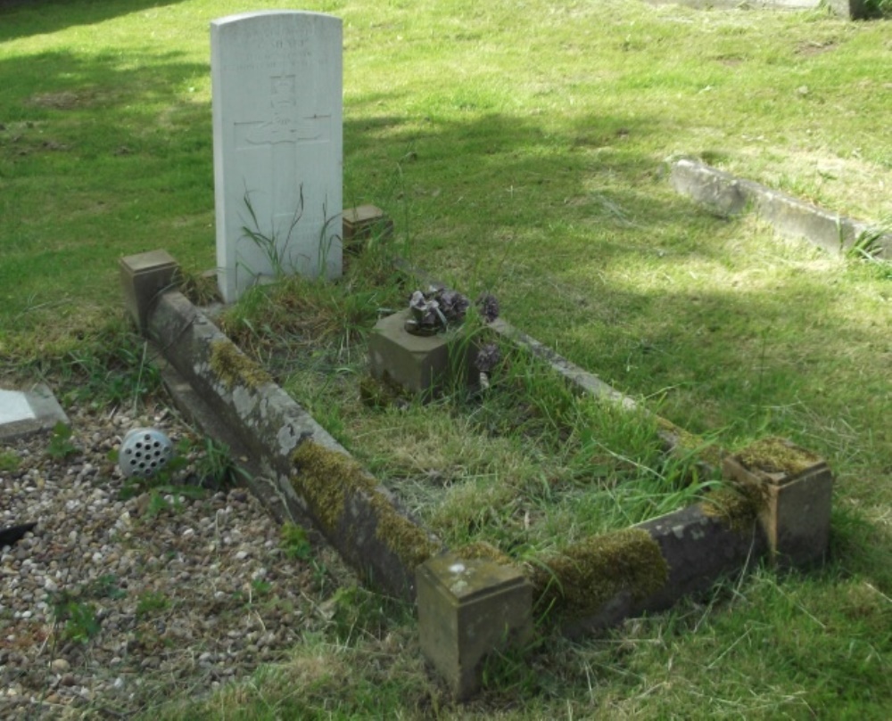 Oorlogsgraf van het Gemenebest St. Andrew Churchyard