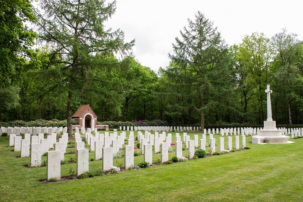 Commonwealth War Cemetery Overloon #3