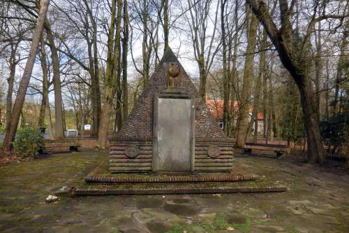 Monument omgekomen medewerkers LVR Kliniek Bedburg-Hau #1