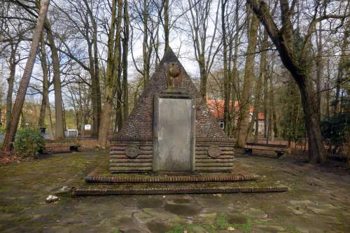 Oorlogsmonument Bedburg-Hau #1