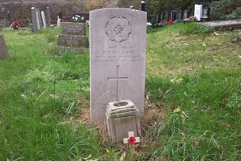 Commonwealth War Grave St. Peter Roman Catholic Churchyard