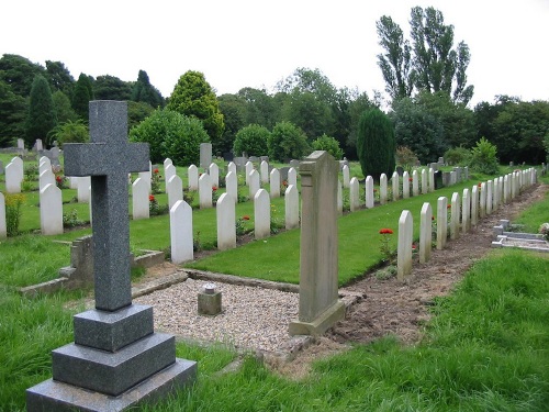 Commonwealth War Graves St. Mary and St. James Churchyard