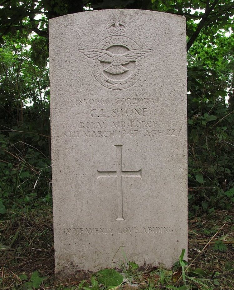 Commonwealth War Grave St. Rumon Churchyard