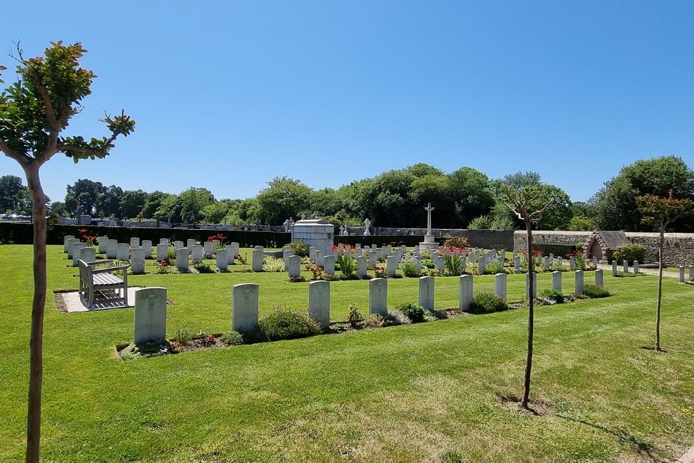 Commonwealth War Graves Dinard #4