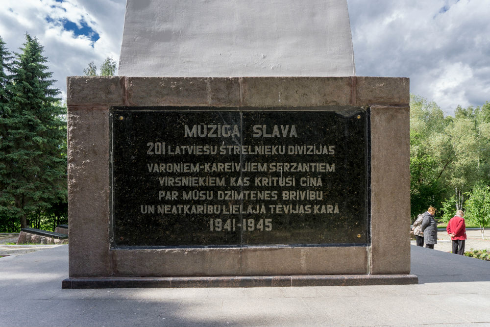 Monument & Oorlogsbegraafplaats Letse 201e Infanteriedivisie #3