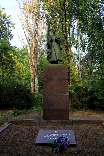 Mass Grave Soviet Soldiers Marhanets #1