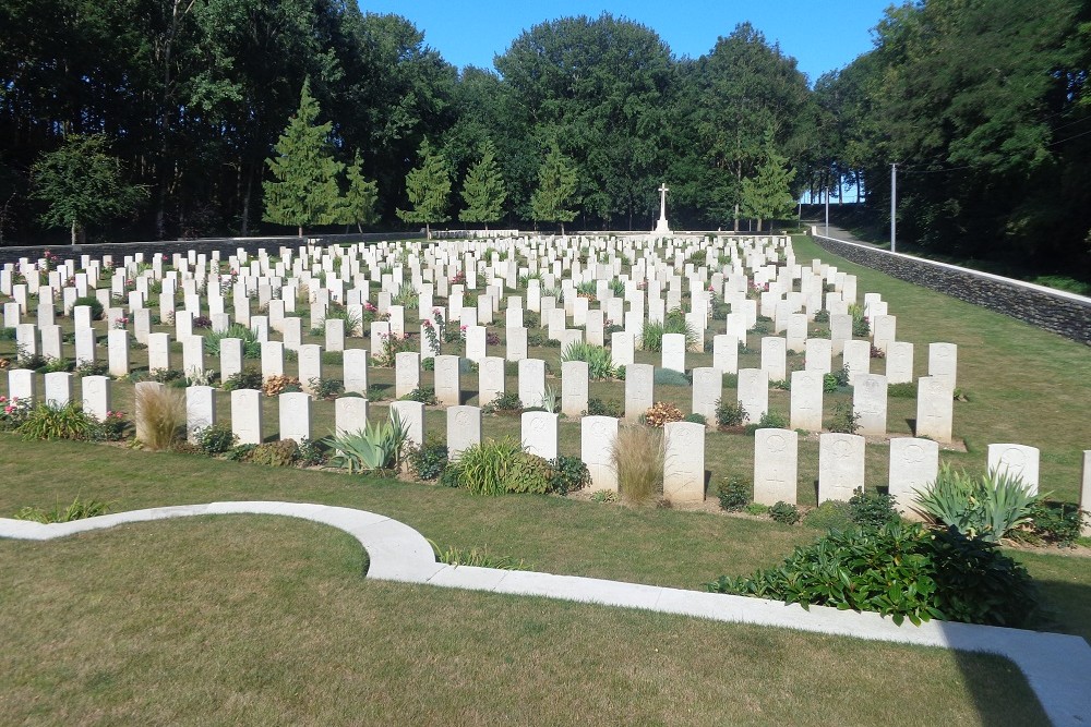 Commonwealth War Cemetery Becourt