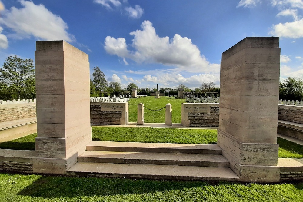 Commonwealth War Cemetery Tilly-sur-Seulles #2