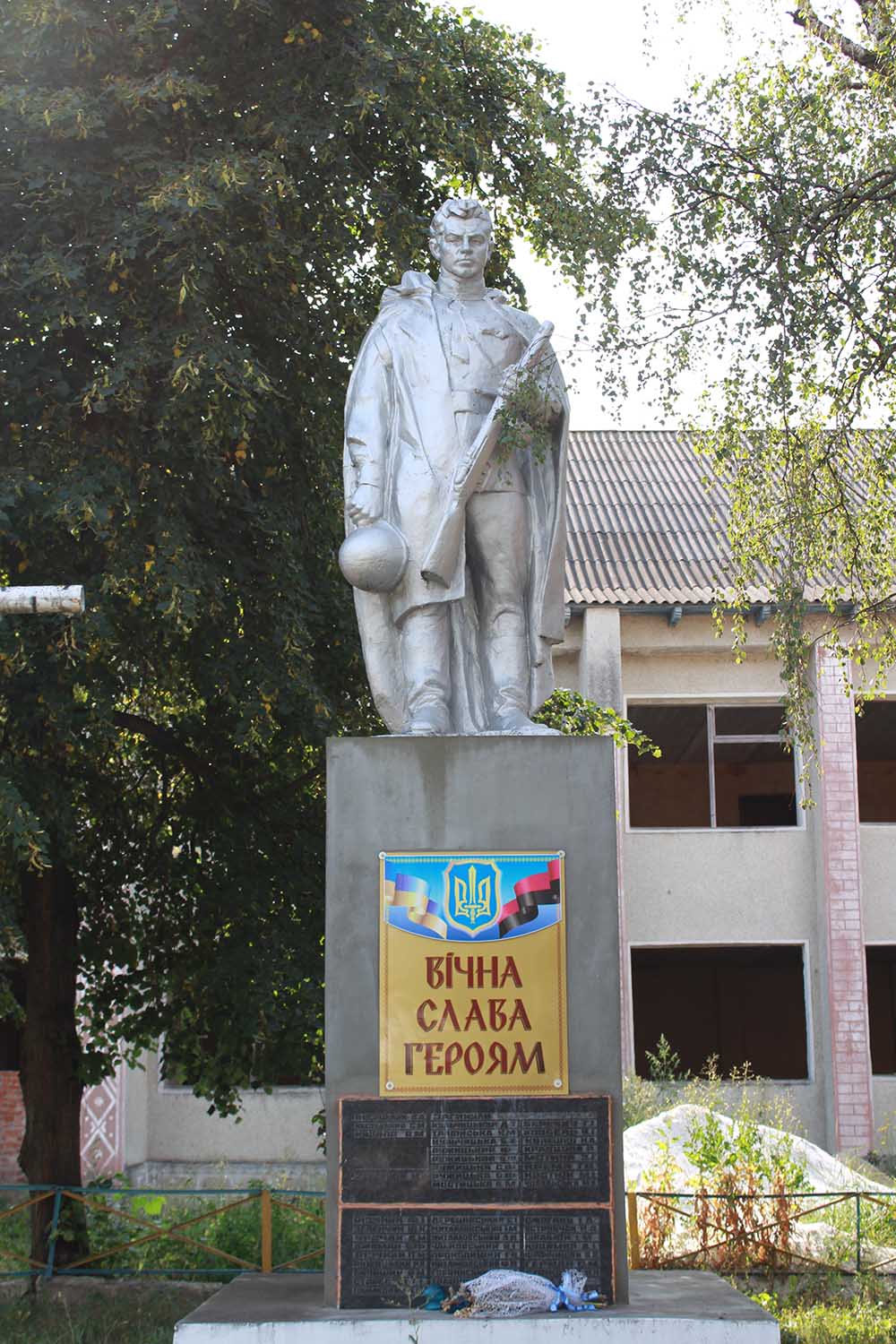 Oorlogsmonument Korolivka #2