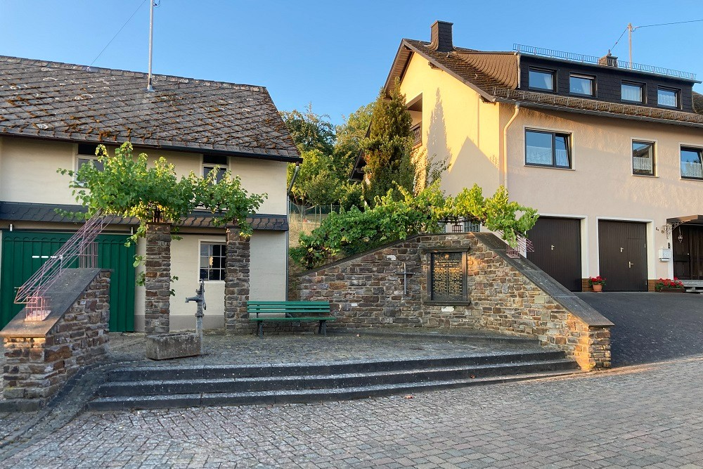 War Memorial Utzenhain #2