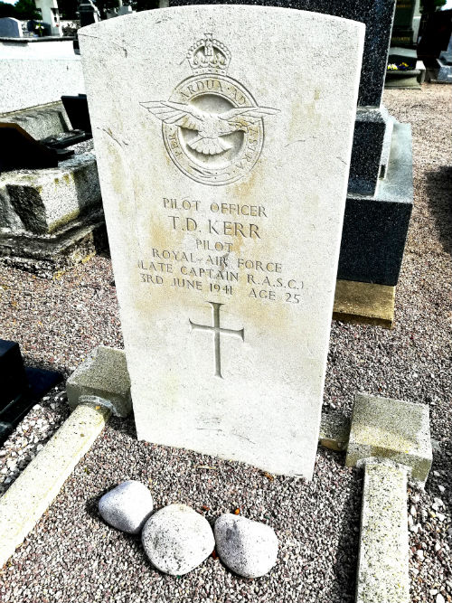 Commonwealth War Grave Plurien #1