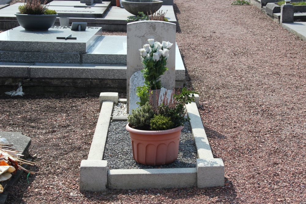 Commonwealth War Grave Wihogne #2
