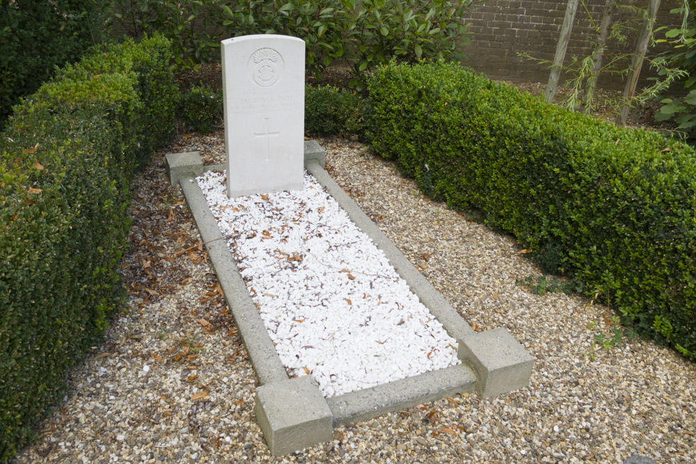 Commonwealth War Grave Roman Catholic Cemetery Herwen #2