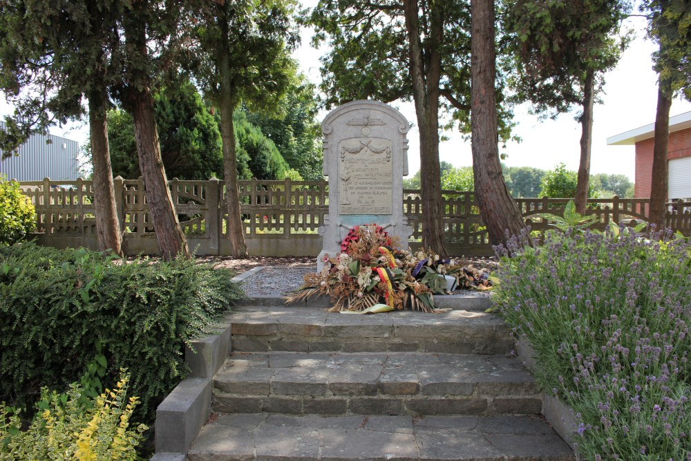 Monument Crash Halifax II H.R. 734 Loncin #1