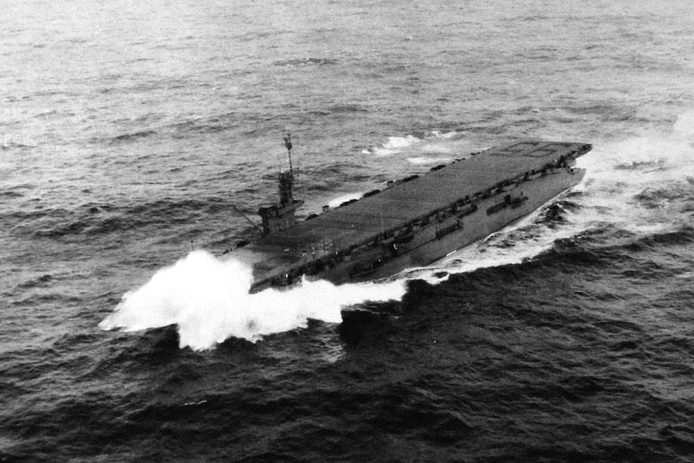 Scheepswrak USS Bismarck Sea (CVE-95) #1