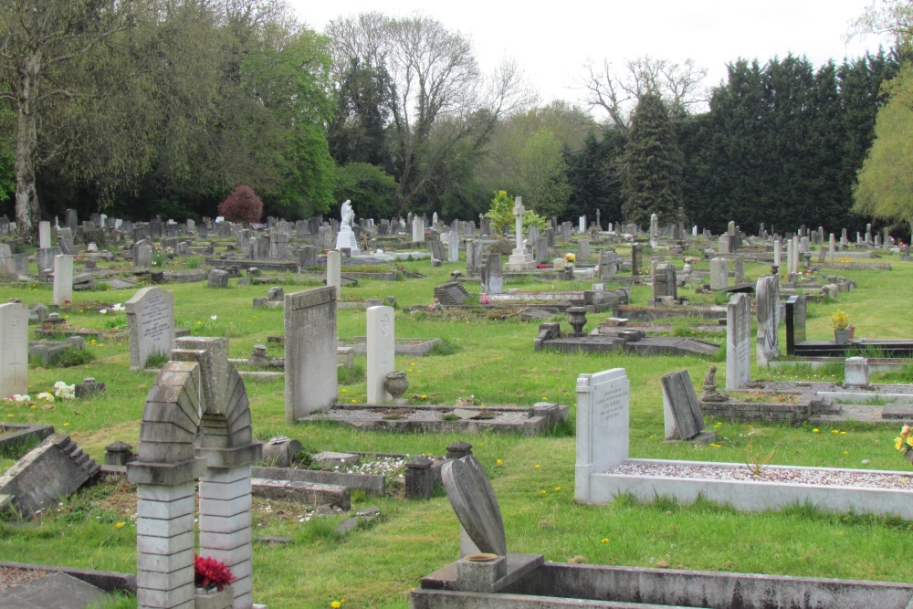 Commonwealth War Graves Harrow Weald Cemetery