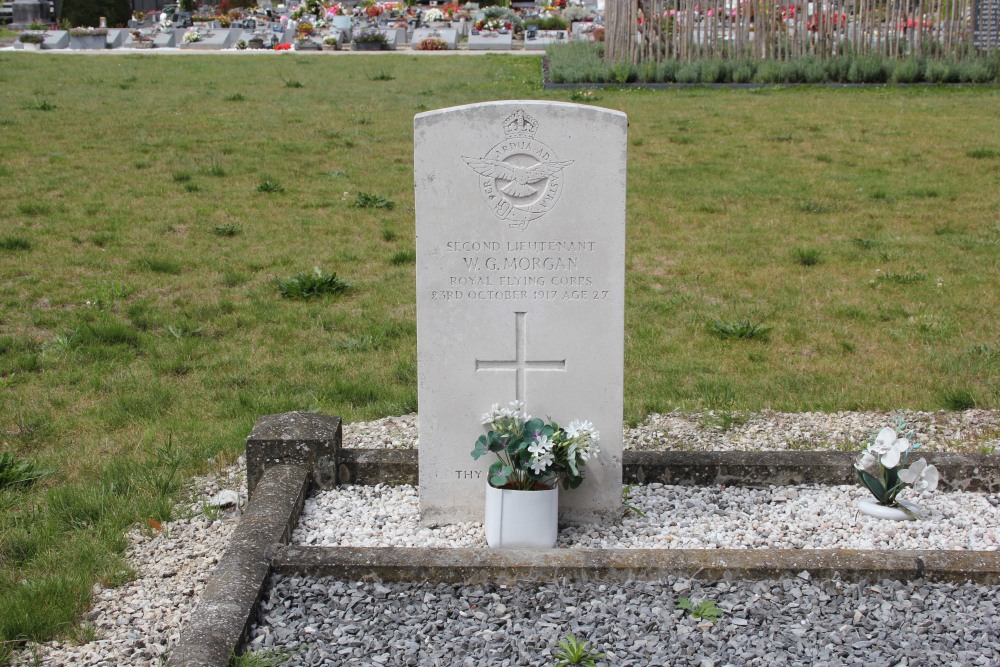Commonwealth War Graves Oostrozebeke #2