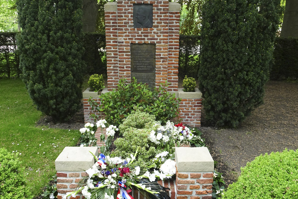 Dutch War Grave Westwoud #1