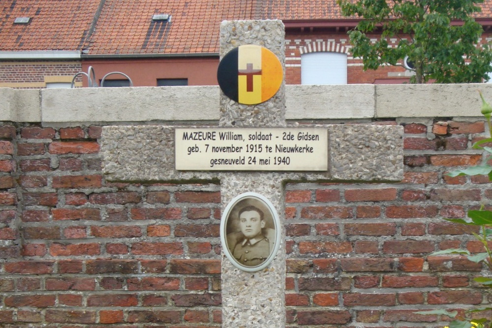 Belgian War Graves Nieuwkerke Churchyard #2