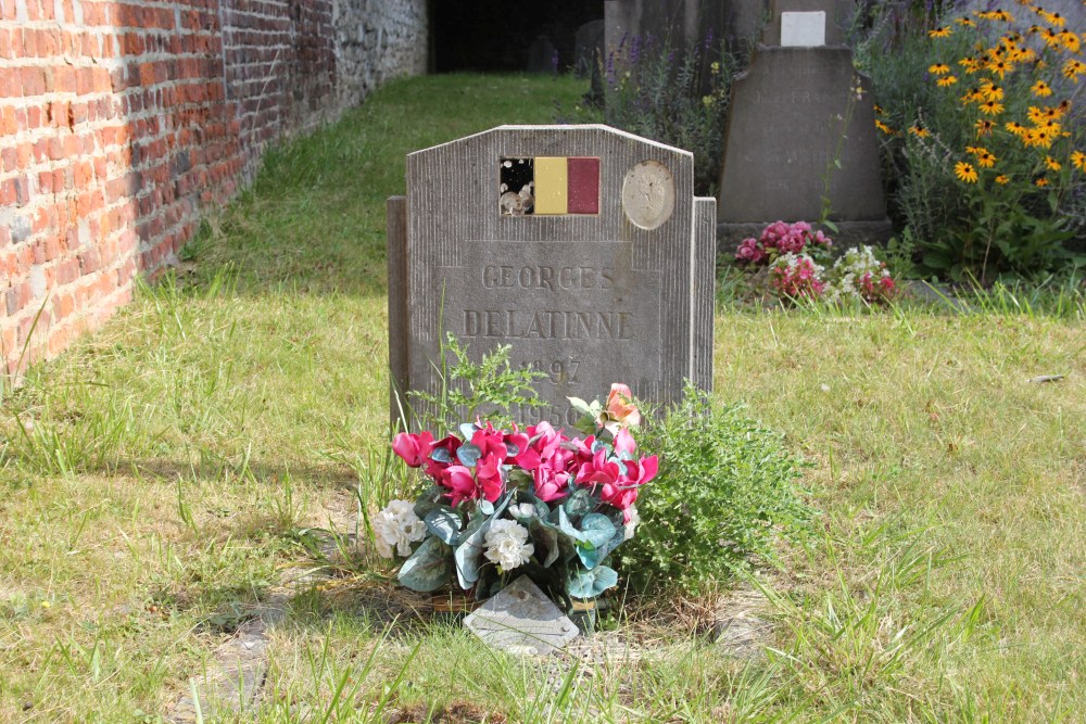 Belgische Graven Oudstrijders Rosires Kerkhof #3