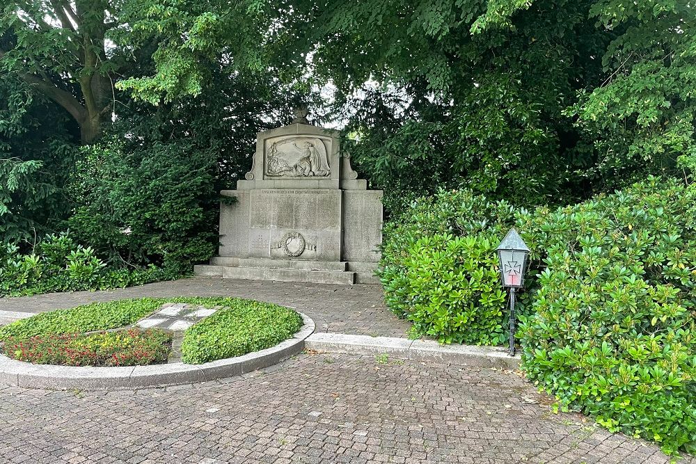 Oorlogsmonument Darfeld #2